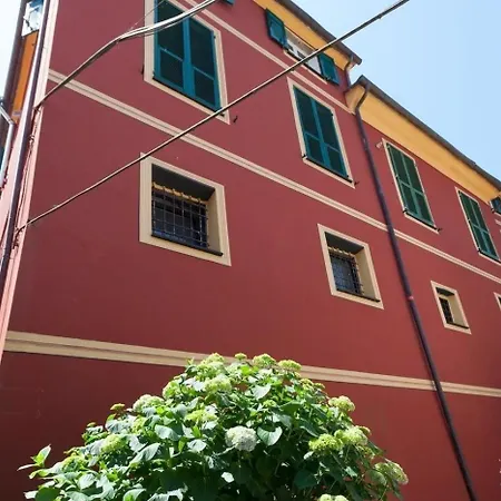 Grosse In Mit Garten Und Panoramablick Apartment Carro